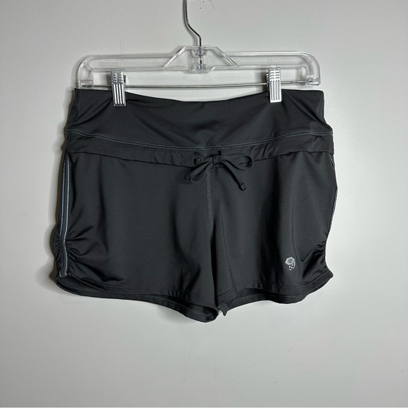 Women’s Mountain Hardwear Size Medium Grey‎ Stretchy Athletic Shorts 2.5” Inseam - Picture 1 of 4